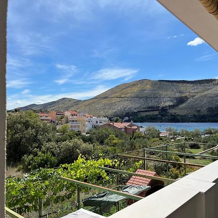 Apartmani Mlinar - Two Bedroom Apartment With Seaview Grebastica Exterior photo