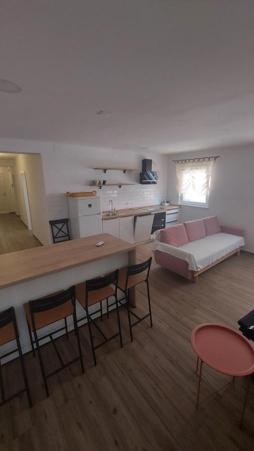Apartmani Mlinar - Two Bedroom Apartment With Seaview Grebastica Exterior photo