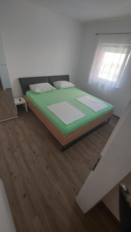 Apartmani Mlinar - Two Bedroom Apartment With Seaview Grebastica Exterior photo