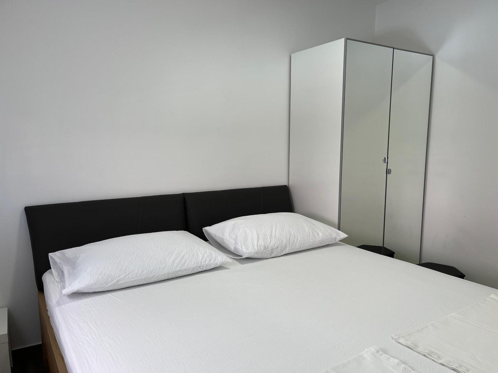 Apartmani Mlinar - Two Bedroom Apartment With Seaview Grebastica Exterior photo
