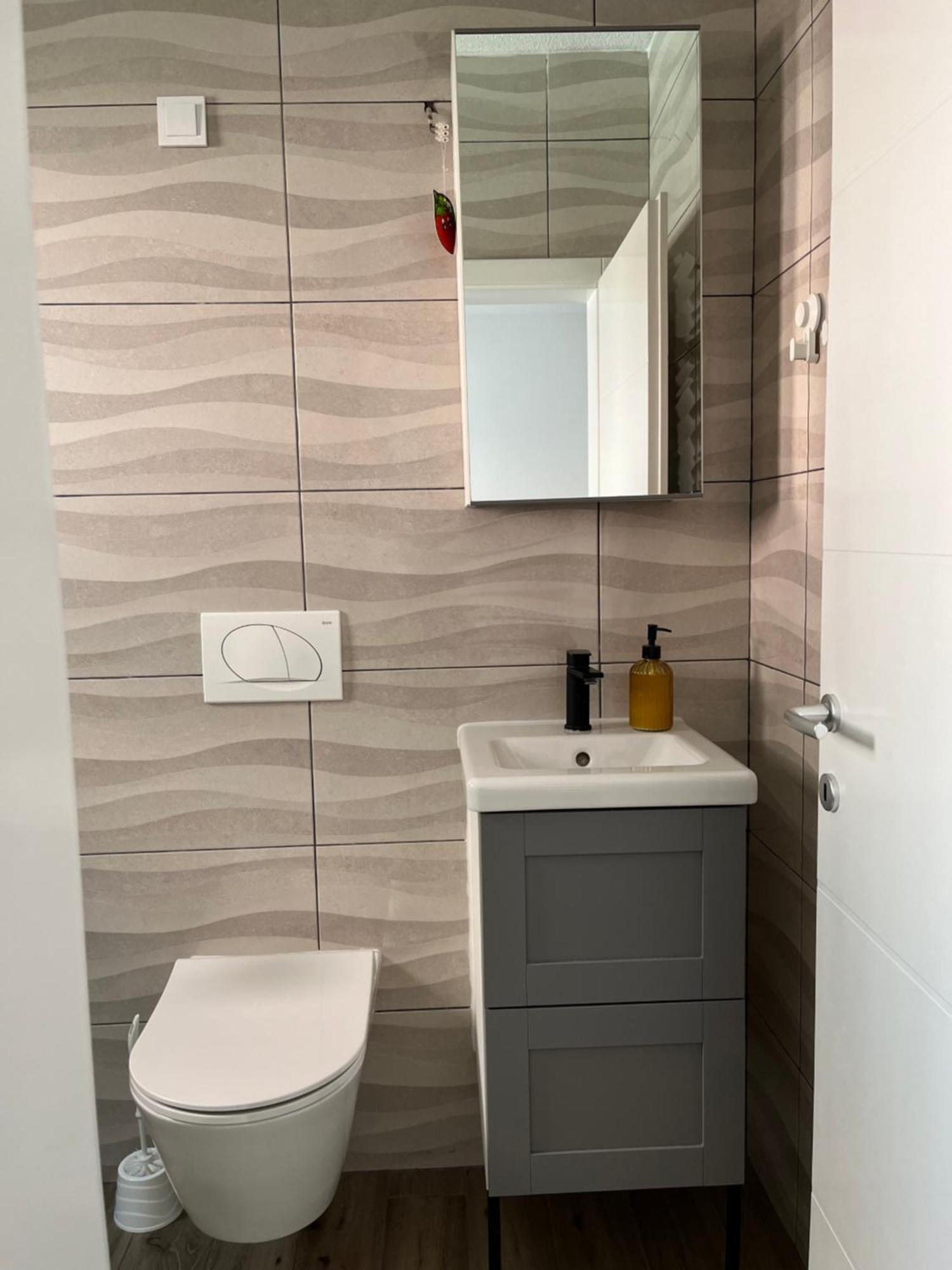 Apartmani Mlinar - Two Bedroom Apartment With Seaview Grebastica Exterior photo