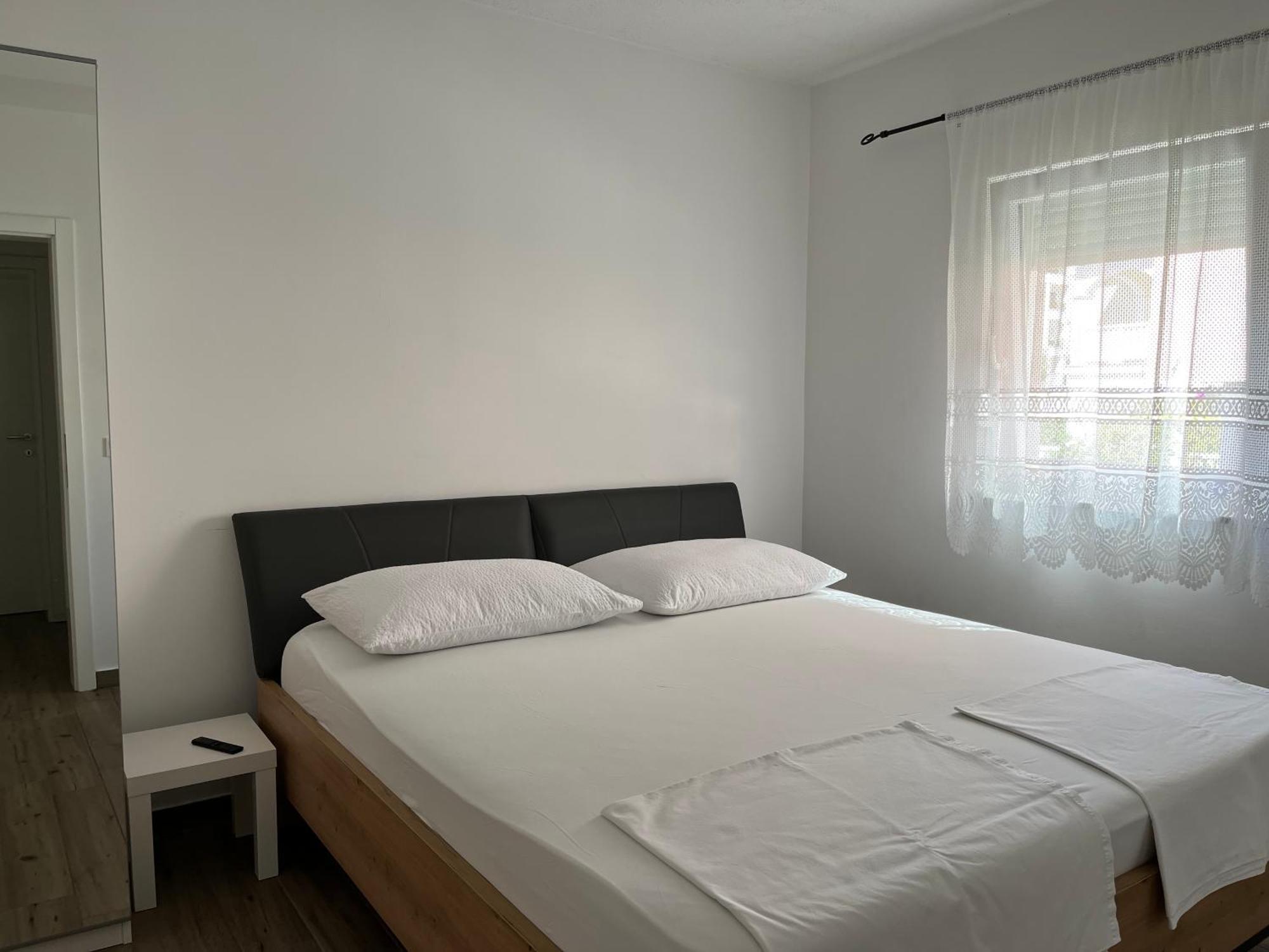 Apartmani Mlinar - Two Bedroom Apartment With Seaview Grebastica Exterior photo